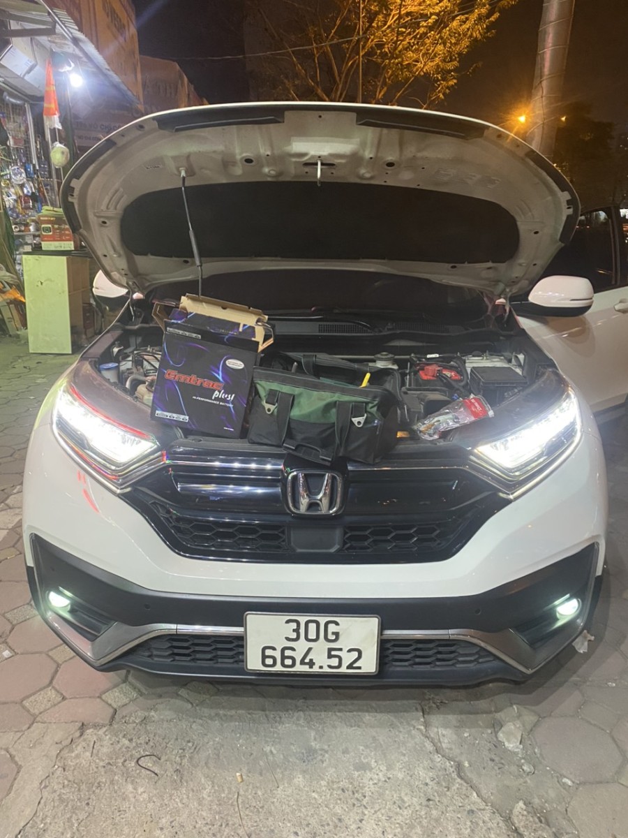 Thay ắc quy tận nhà cho Honda CRV của HD Việt