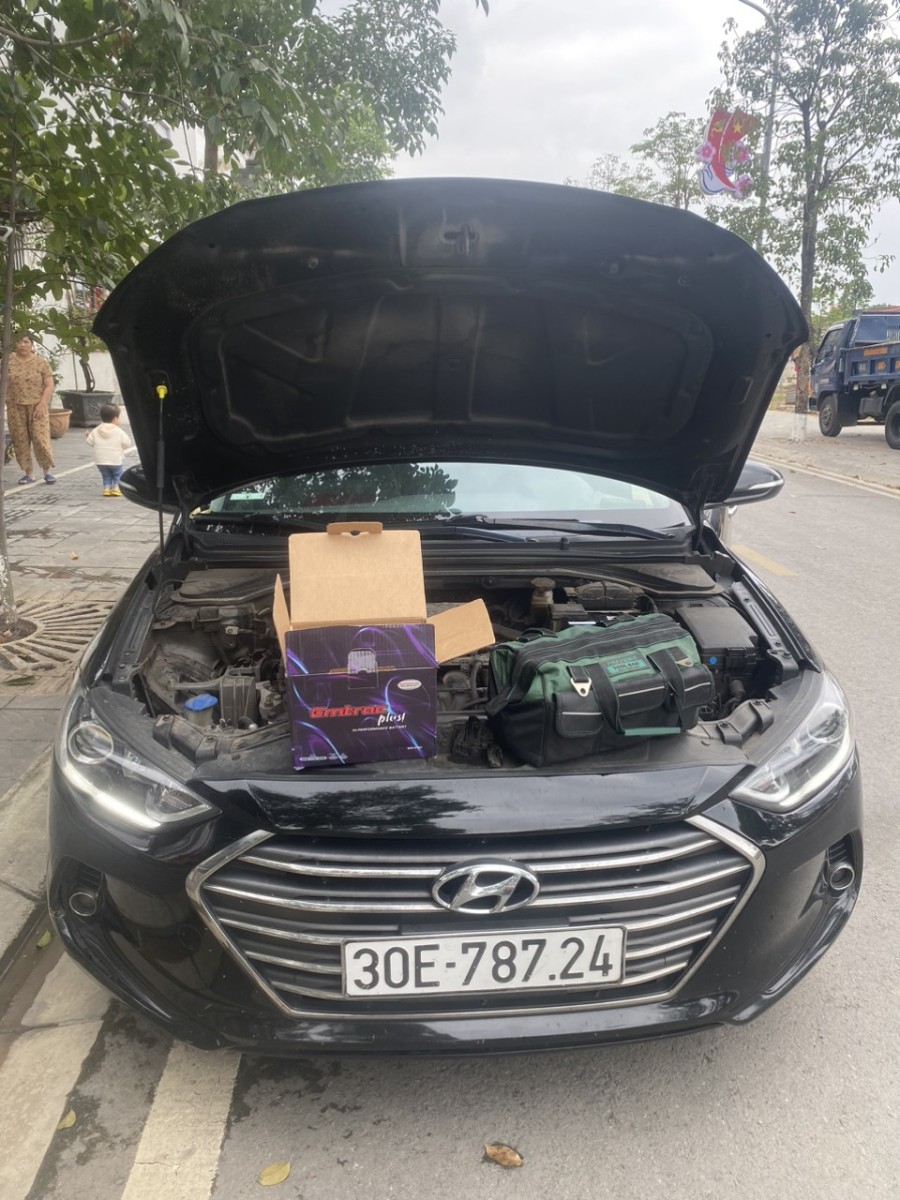 Thay ắc quy Emtrac Plus cho Hyundai Elantra tại HD Việt