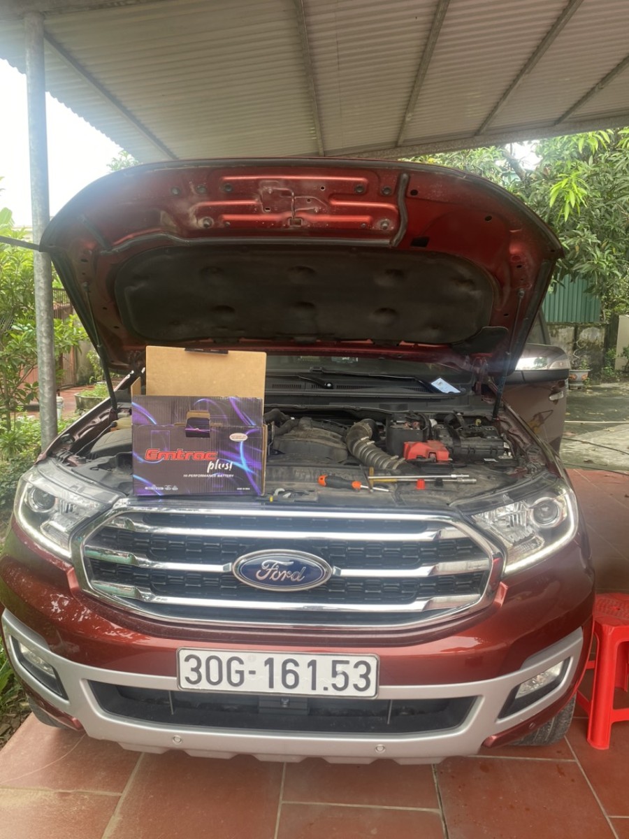 Thay ắc quy tận nơi cho Ford Everest tại HD Việt