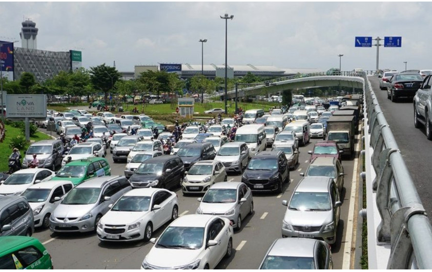 Cứu hộ ắc quy ô tô tại sân bay Tân Sơn Nhất