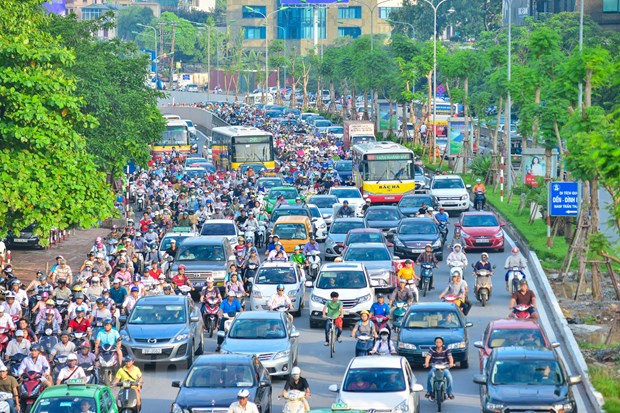 Lượng ô tô rất lớn tại đường Đại Cồ Việt quận Hai Bà Trưng