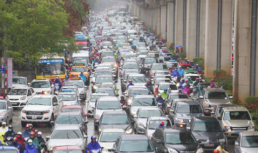 Lượng ô tô rất lớn trên đường Nguyễn Trãi quận Thanh Xuân Hà Nội