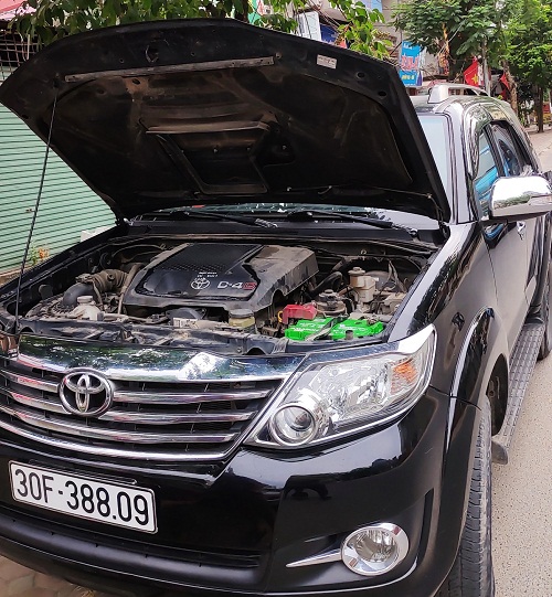 Thay ắc quy cho xe Toyota Fortuner