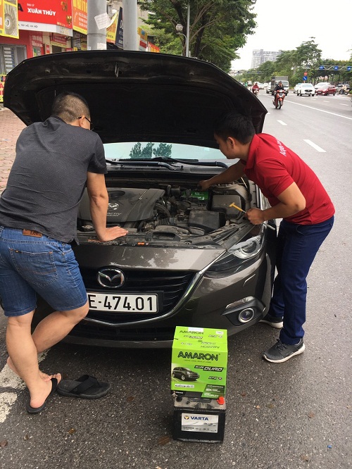 Cứu Hộ Ắc Quy cho xe Mazda - HD Việt.