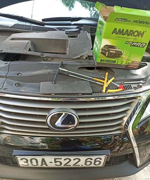 Thay ắc quy amaron 70ah cho Lexus RX350 tại HD Việt
