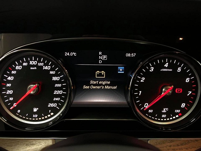 Báo lỗi Start Engine See Owner's Manual của bình ắc quy chính xe Mercedes S550 AMG