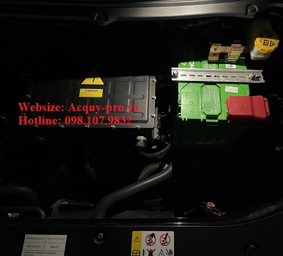 Thay ắc quy Amaron 60Ah 85D23R cho xe ô tô điện Vinfast VFe34