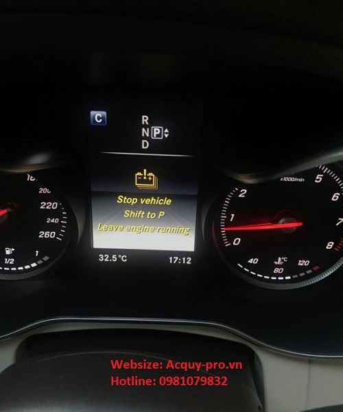 Cảnh báo ắc quy chính xe Mercedes bị yếu cần kiểm tra hoặc thay mới