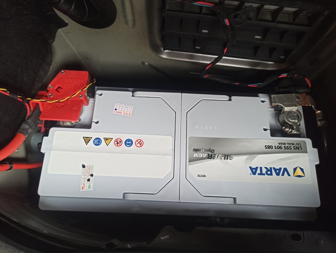 HD Việt Thay ắc quy chính ( ắc quy Star) bình Varta AGM LN5 (12V-95Ah) cho xe BMW miễn phí tận nơi 