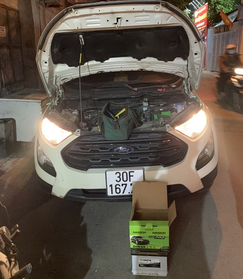 Thay ắc quy xe Ford Ecosport